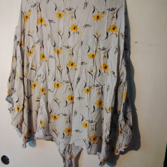 COPY - Flowy Maurices tie shirt - Picture 2 of 4